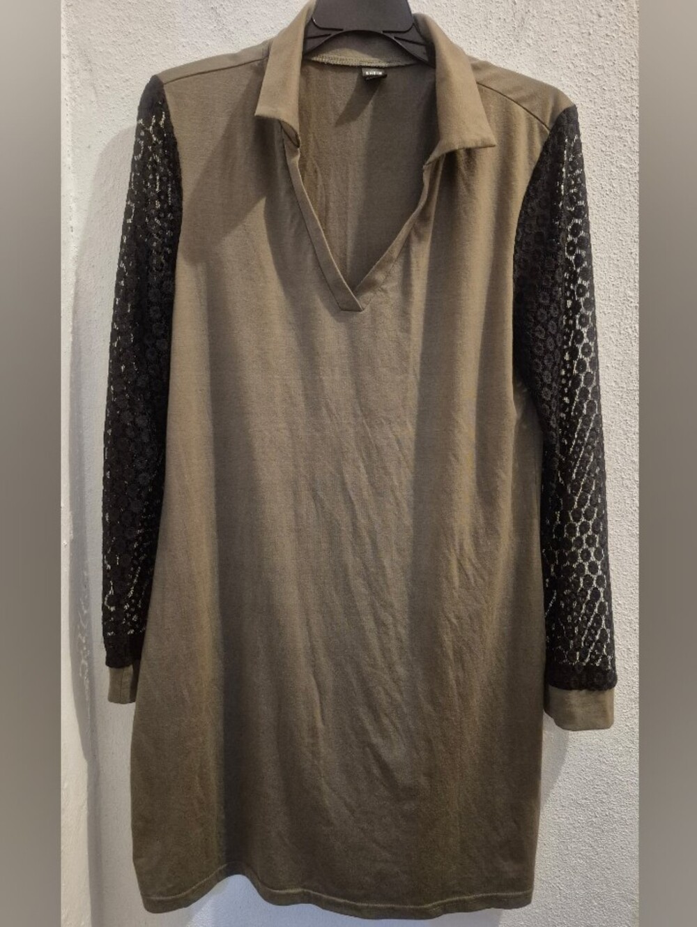 V-Neck Lace Sleeve Shift Dress in Green Olive Size M